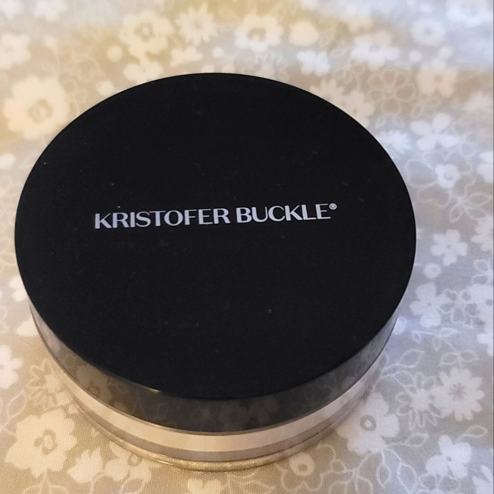 Kristofer Buckle Translucent Loose Setting Powder